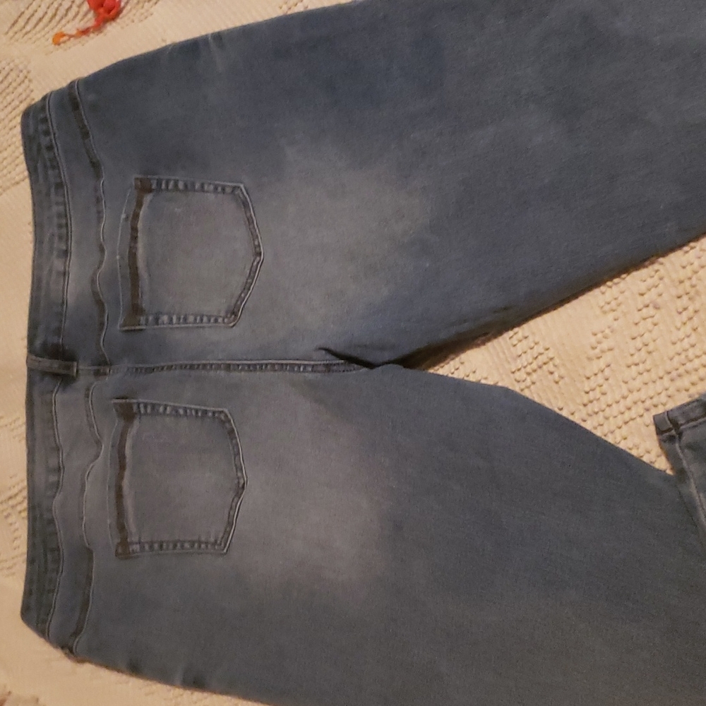 Signature Studio Plus Capris - Picture 4 of 7